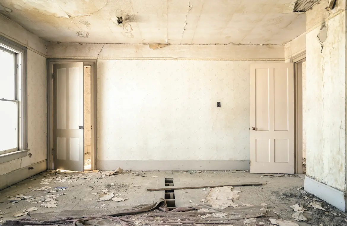 Waste disposal crew managing a cleanout project in Muscatine